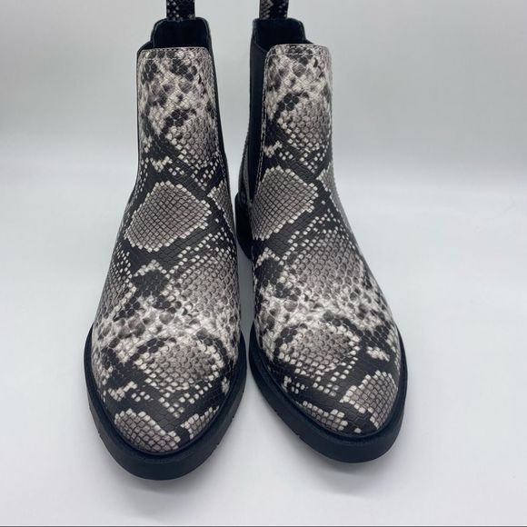 NWOT Treasure & Bond Gabriela Chelsea Boots (brand new) - Picture 2 of 7